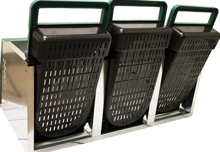 Single Standing Nest Box with Legs (1)